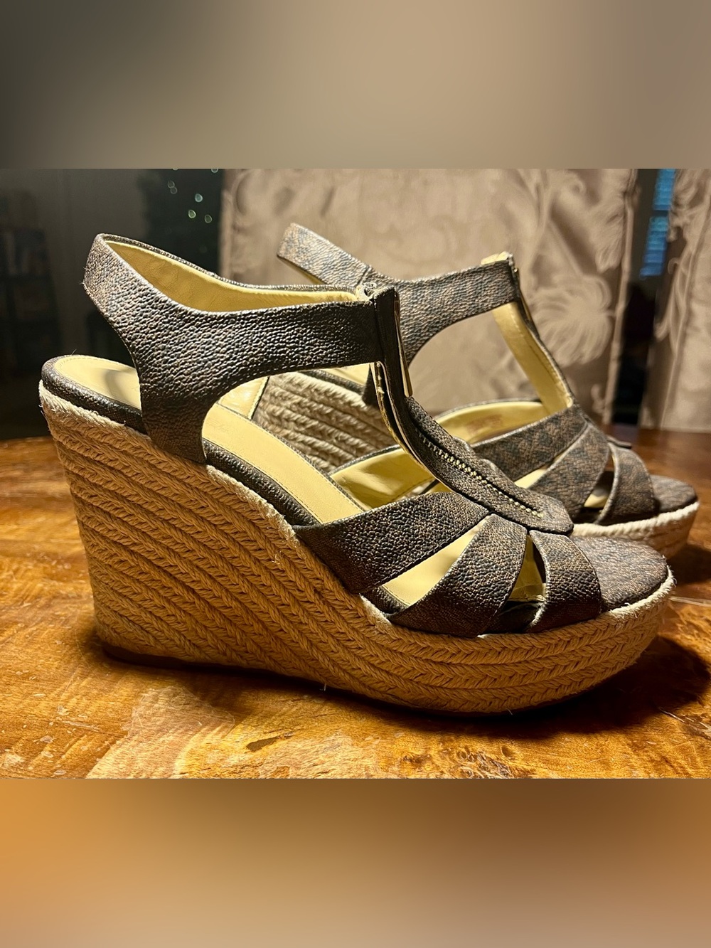 Michael Kors Berkley Front Zip Grey Leather Wedges Sz 6.5 Espadrille Sandals